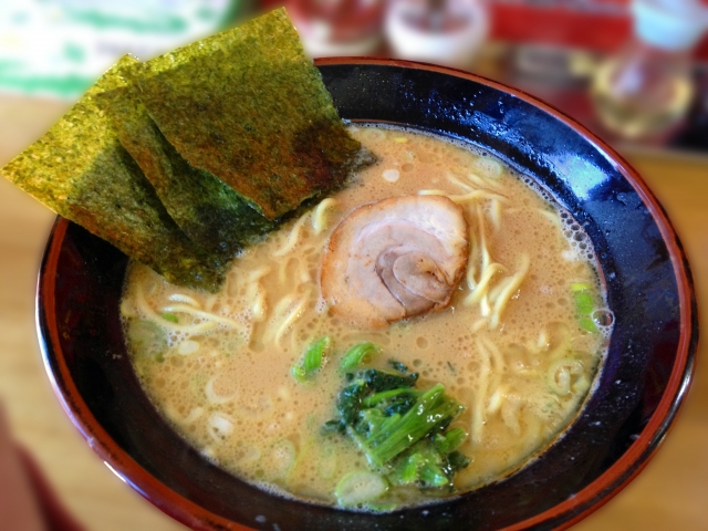 豚骨醤油ラーメン（家系）